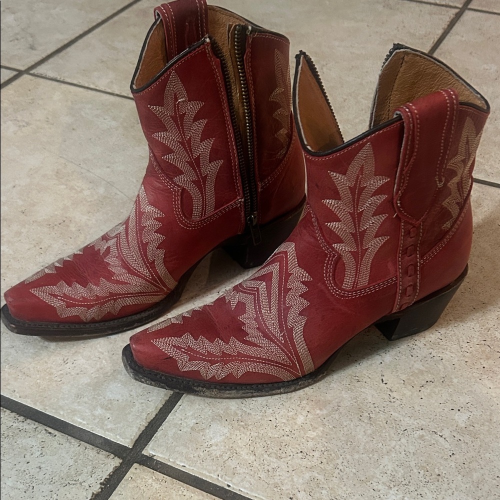 Circle G Red Embroidered Ankle Booties